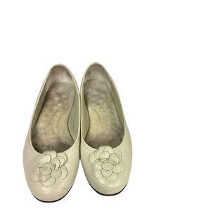 Walking Cradles Women's Beige Ballet Flats Size 6.5 WW Floral Detail